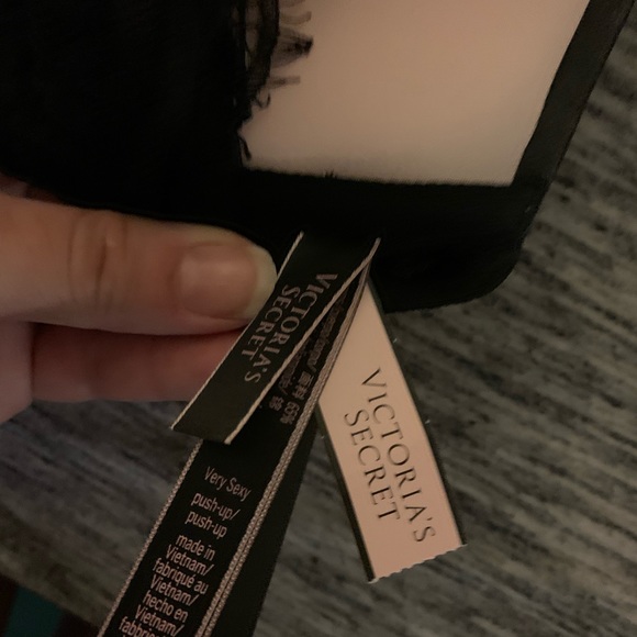 BRAND NEW VS BRAS 34DDD- front close - push up- lace racer back VERY SEXY - Picture 8 of 11